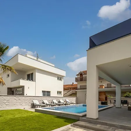 Holiday home Gemella *
