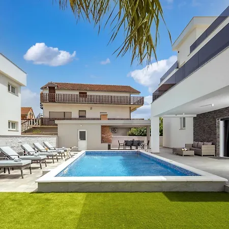Gemella Holiday home *